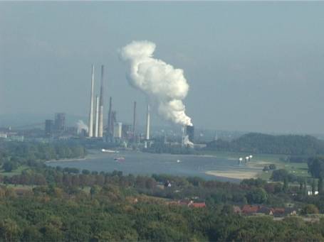 Moers : Halde Rheinpreussen, Blick auf den Rhein und Stahlwerk Thyssen Krupp AG